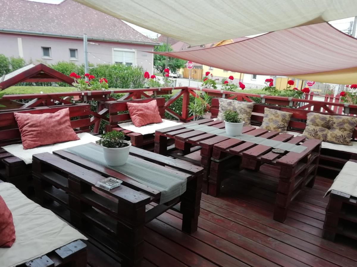 Apartamento Vadásztanya Fogadó Egerszalók Exterior foto