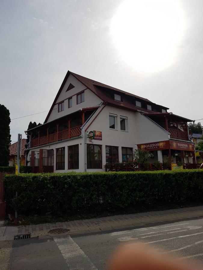 Apartamento Vadásztanya Fogadó Egerszalók Exterior foto
